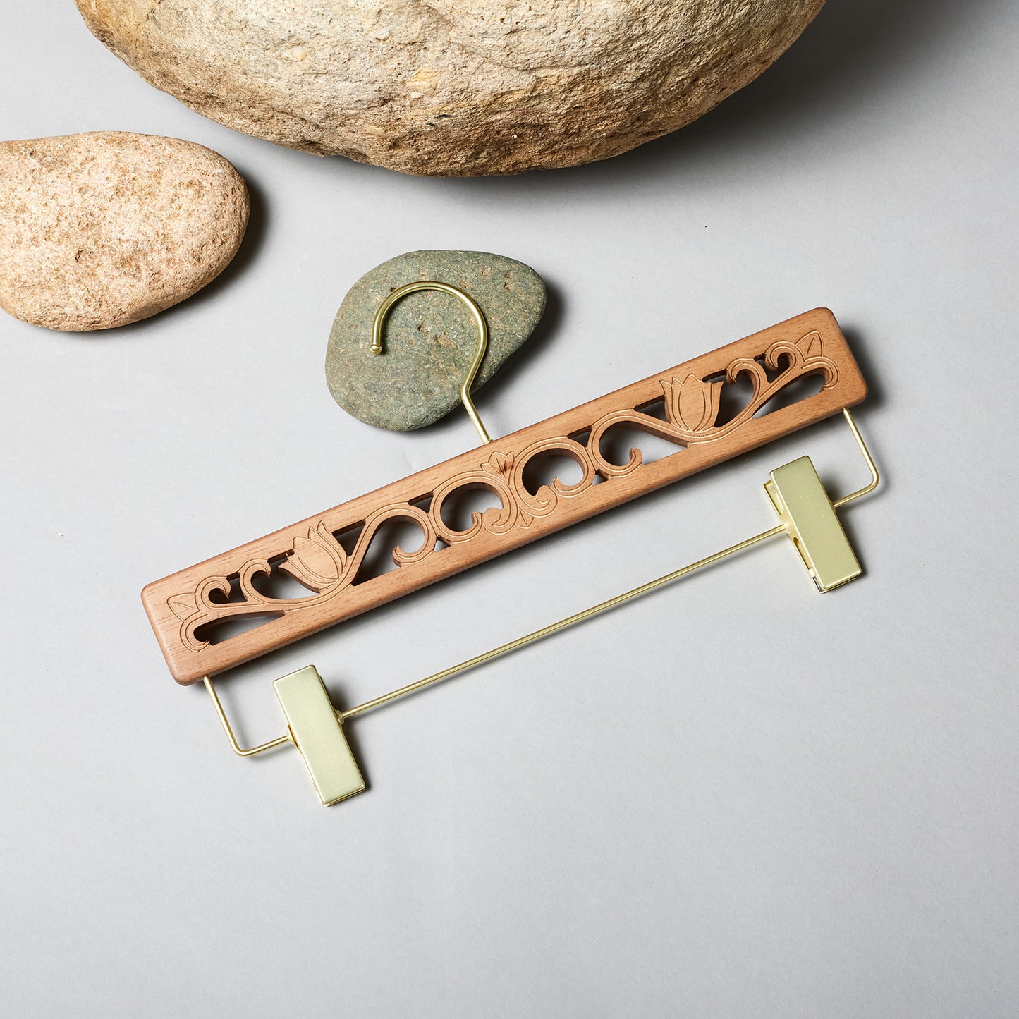 LOTUS CLIPS HANGER