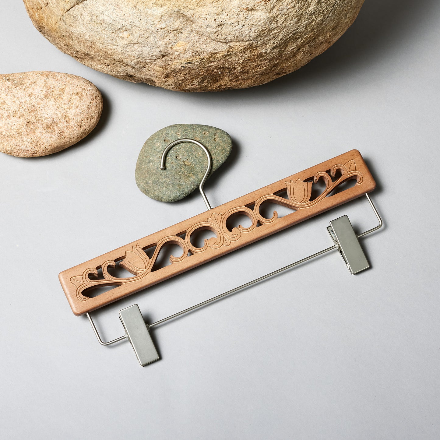 LOTUS CLIPS HANGER